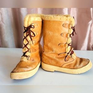 Winter walkers vintage lace up fur boots size 7w